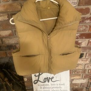 Amazon Essentials Beige Puffer Vest